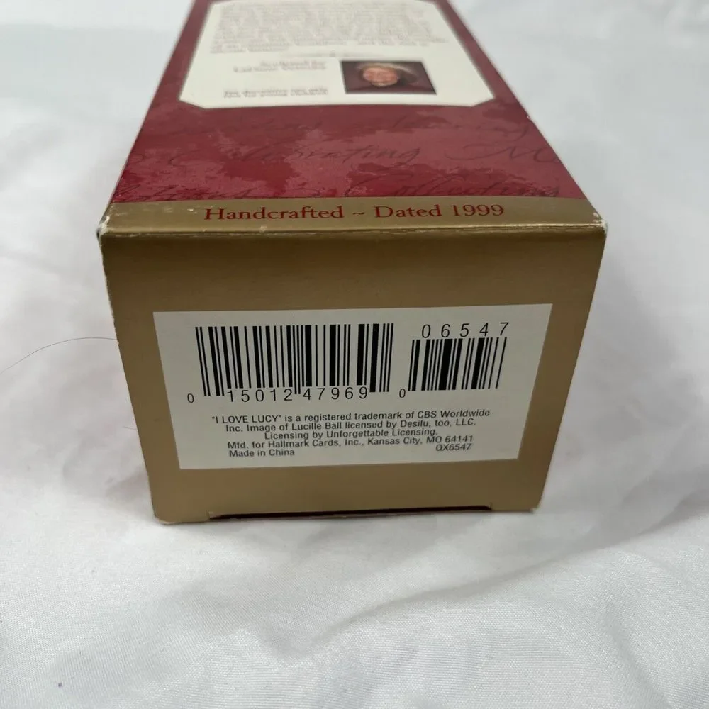 1999 I LOVE LUCY Hallmark Keepsake Christmas Ornament Lucy Gets In Pictures VTG‎